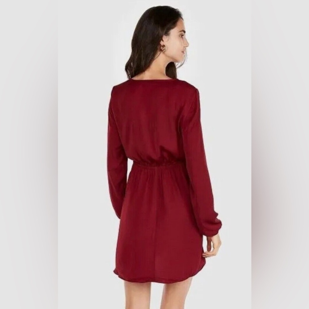 🆕 Express knot front dress in burgundy size medium - Picture 3 of 14